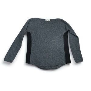 Qi New York Cashmere women’s sweater with side panels in Gray and Black. Small